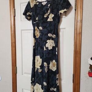 Elegant Floral Maxi Dress in Navy and Cream